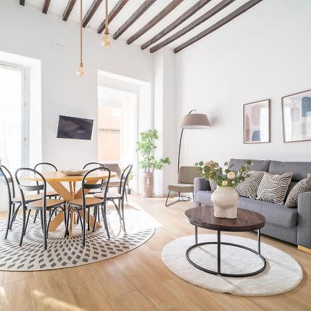 مالقة Sanders Lavender - Delightful Two-Bedroom Apartment Downtown المظهر الخارجي الصورة