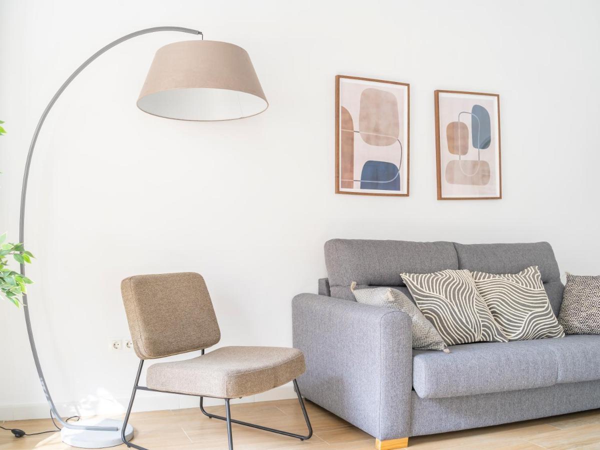 مالقة Sanders Lavender - Delightful Two-Bedroom Apartment Downtown المظهر الخارجي الصورة