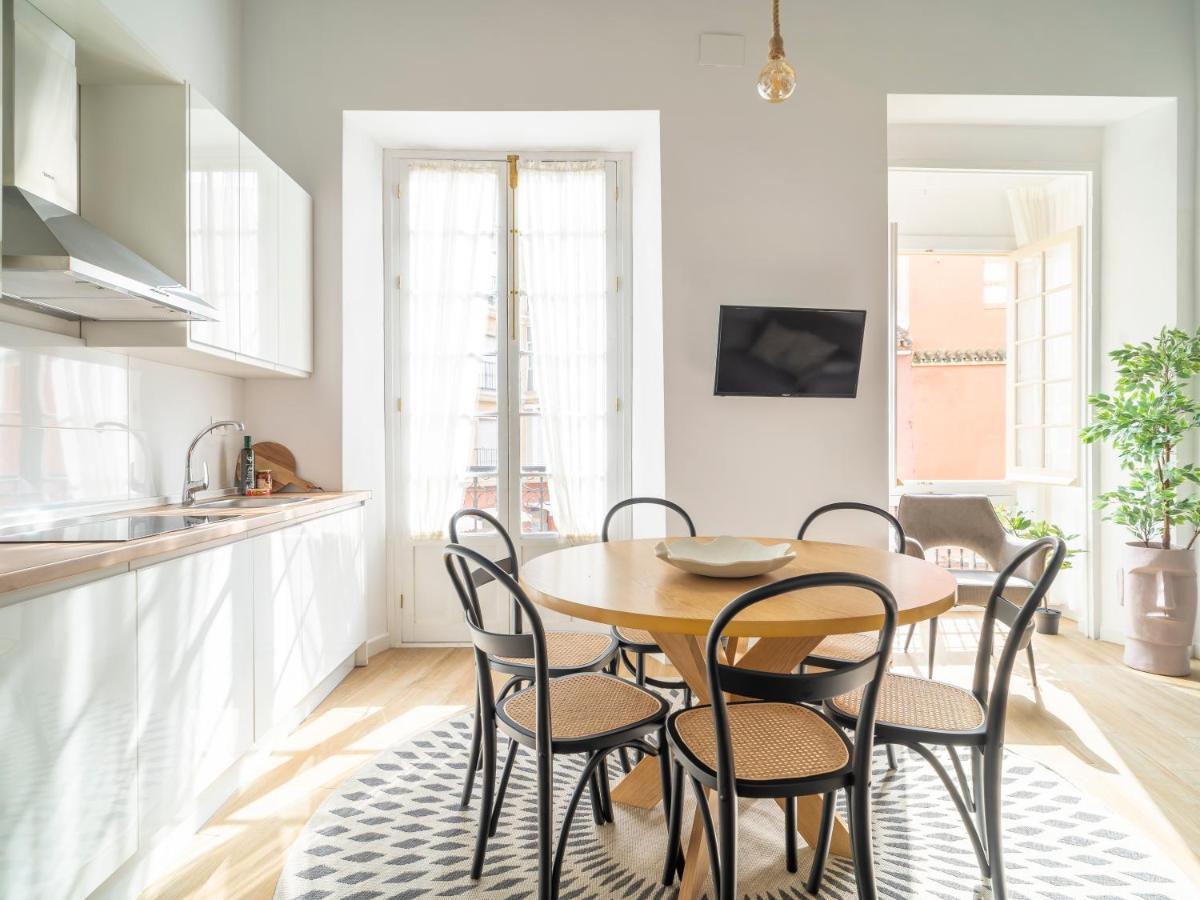 مالقة Sanders Lavender - Delightful Two-Bedroom Apartment Downtown المظهر الخارجي الصورة