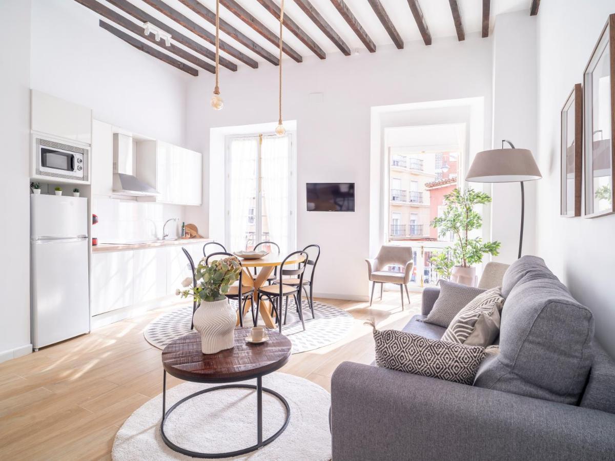 مالقة Sanders Lavender - Delightful Two-Bedroom Apartment Downtown المظهر الخارجي الصورة