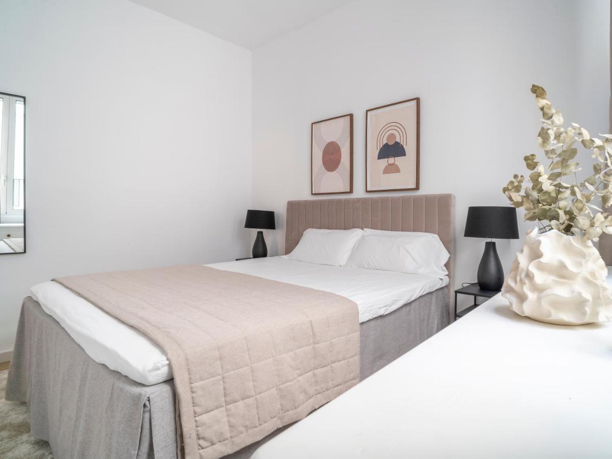 مالقة Sanders Lavender - Delightful Two-Bedroom Apartment Downtown المظهر الخارجي الصورة